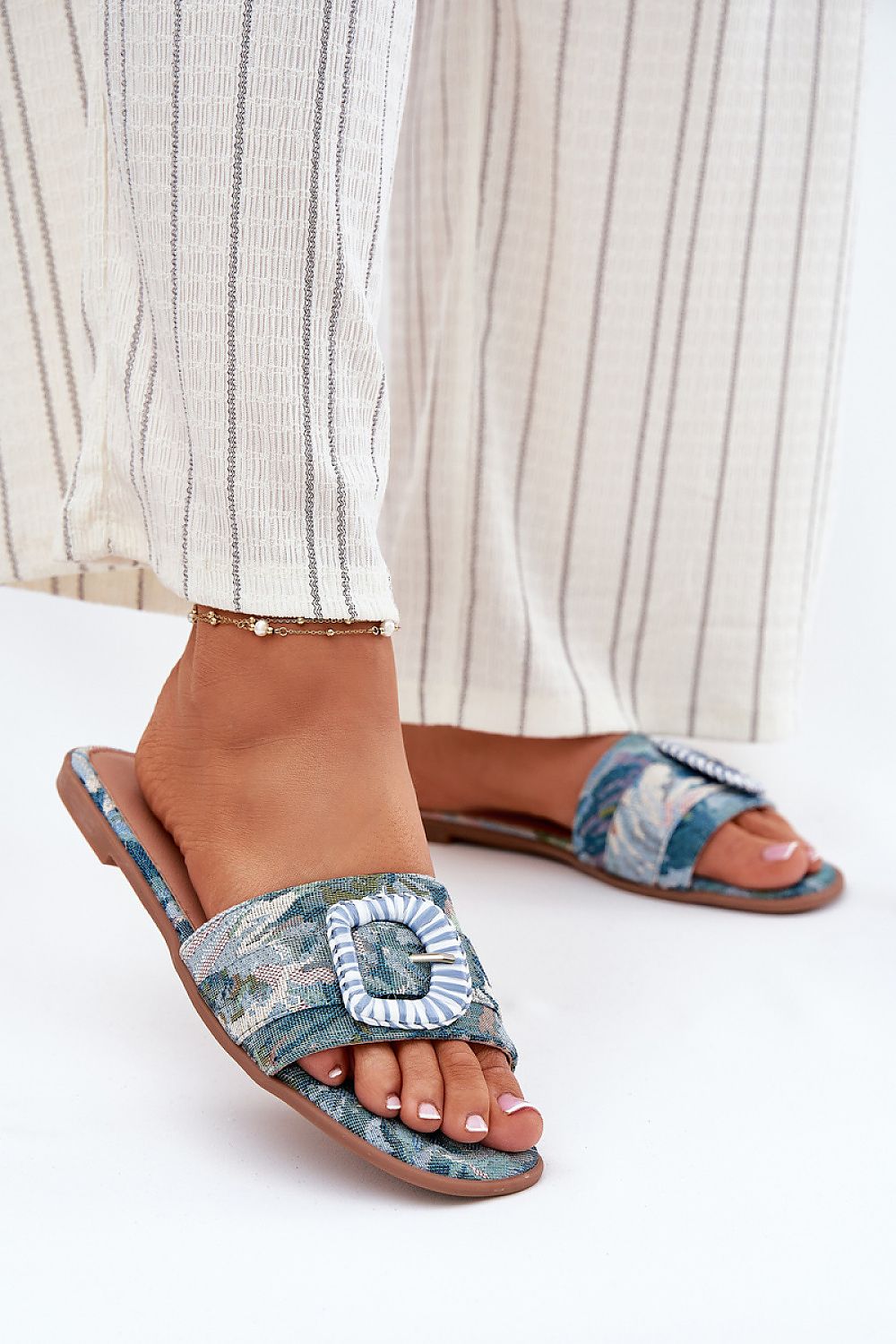  Şlapi model 213962 Step in style 