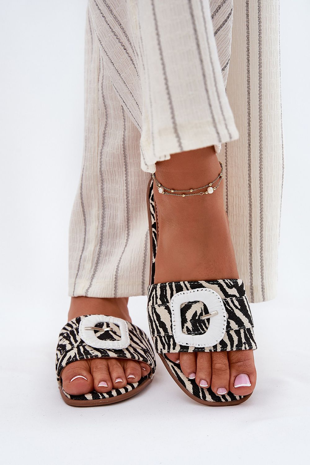  Şlapi model 213965 Step in style 