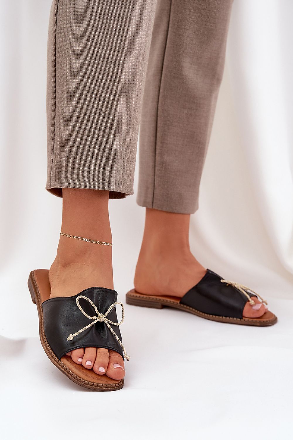  Şlapi model 214363 Step in style 