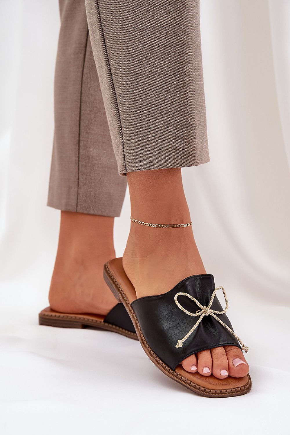  Şlapi model 214363 Step in style 