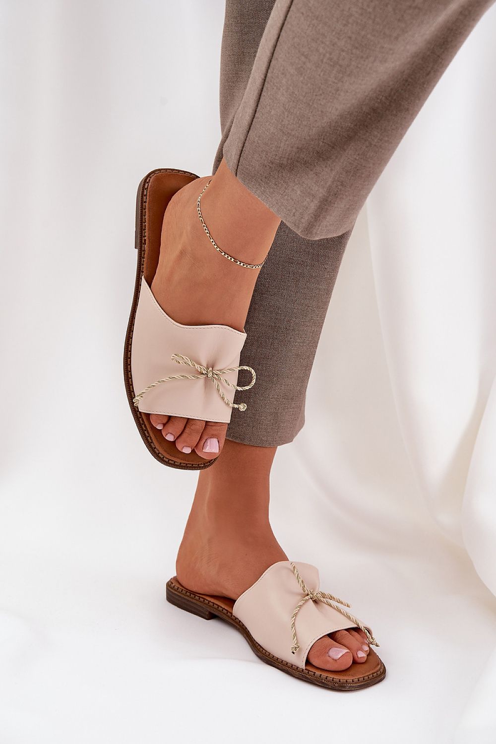  Şlapi model 214365 Step in style 