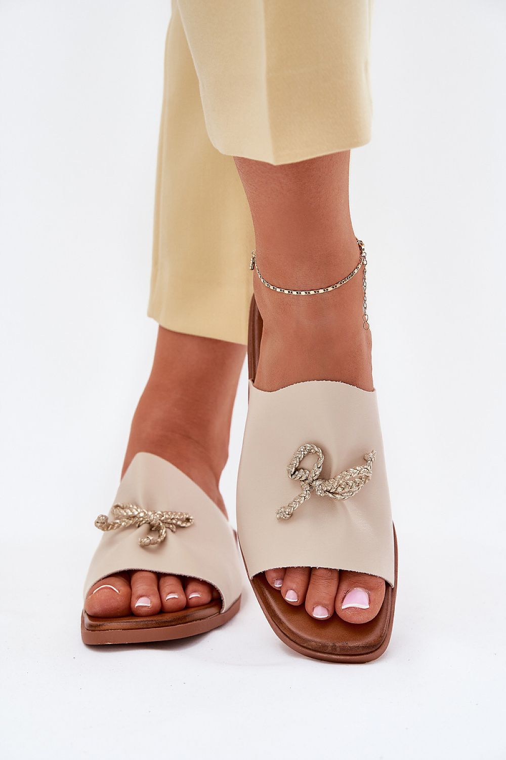  Şlapi model 214377 Step in style 