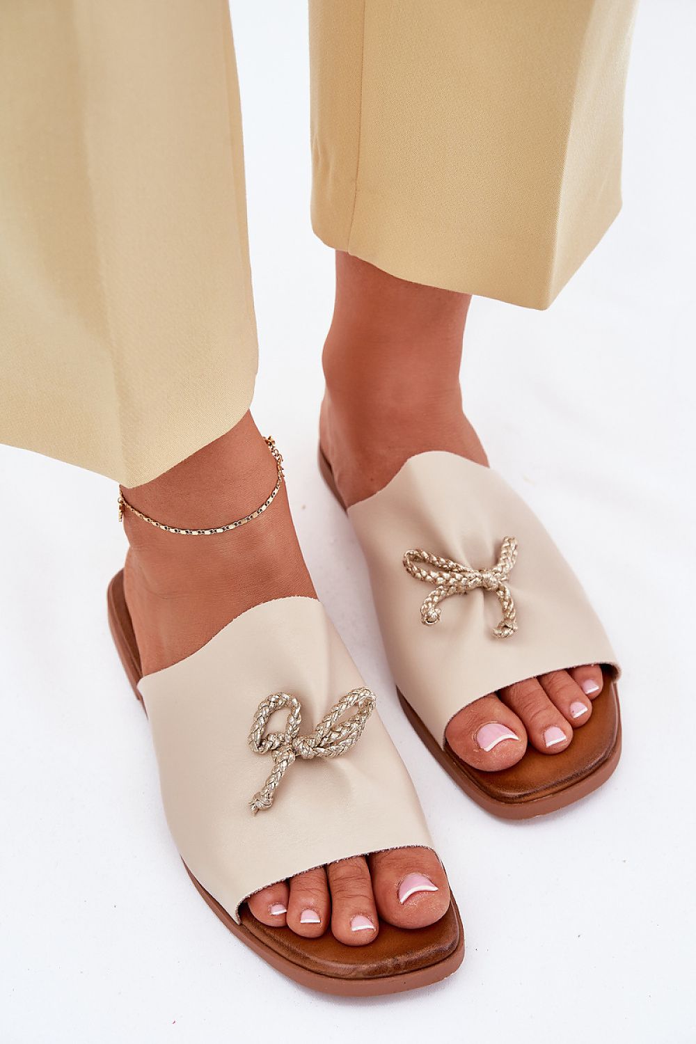  Şlapi model 214377 Step in style 