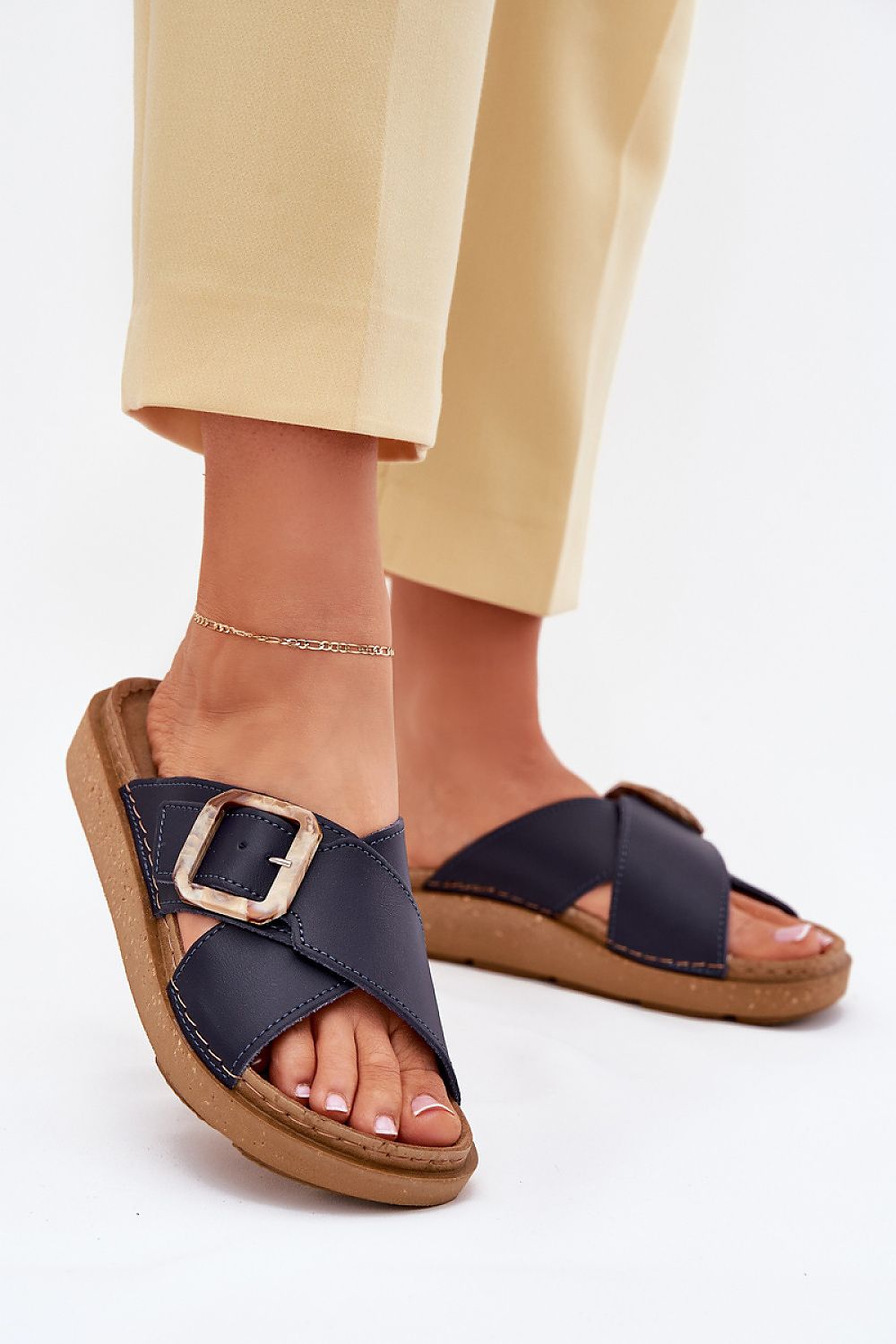  Şlapi model 214733 Step in style 
