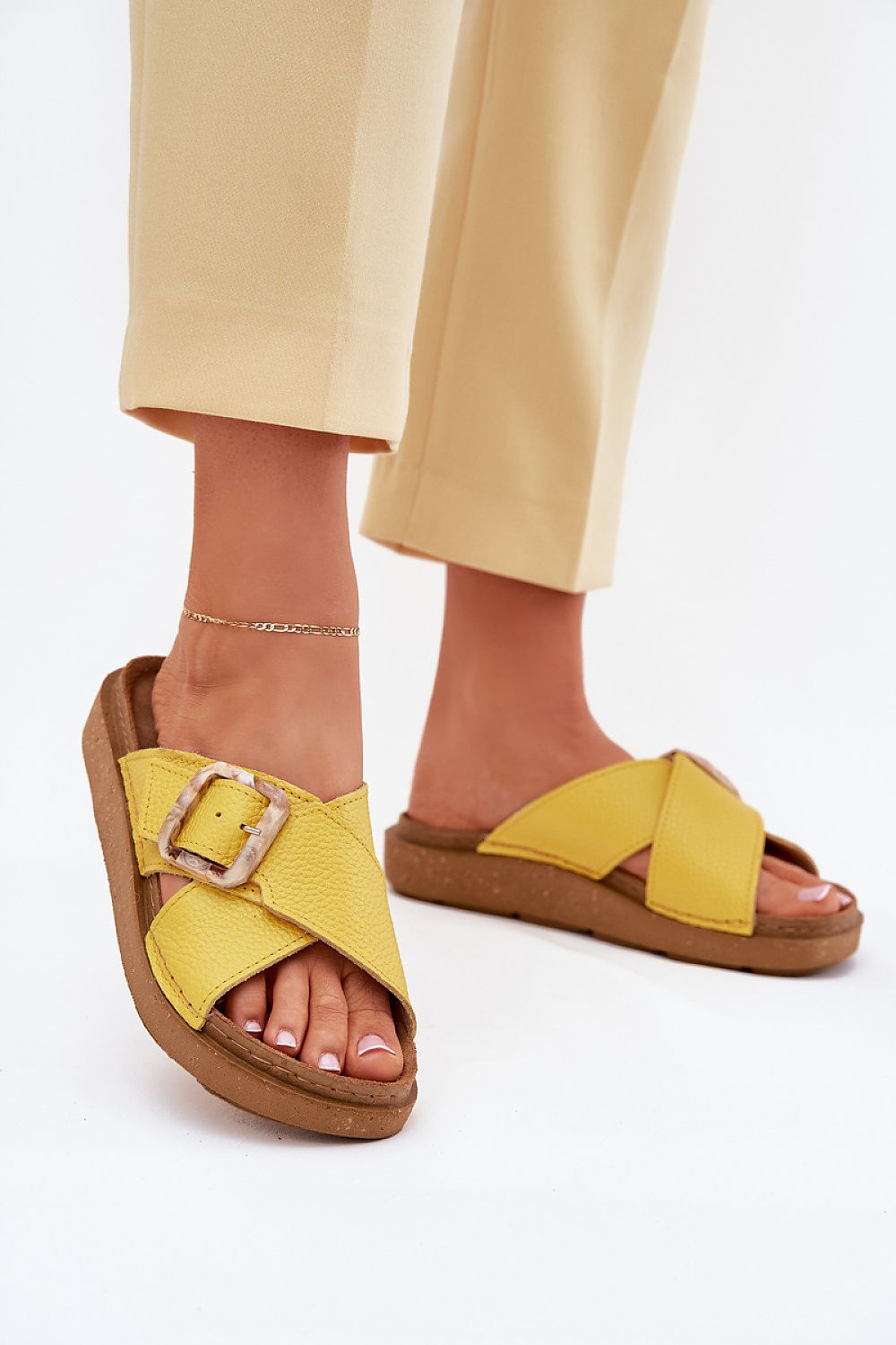  Şlapi model 214737 Step in style 