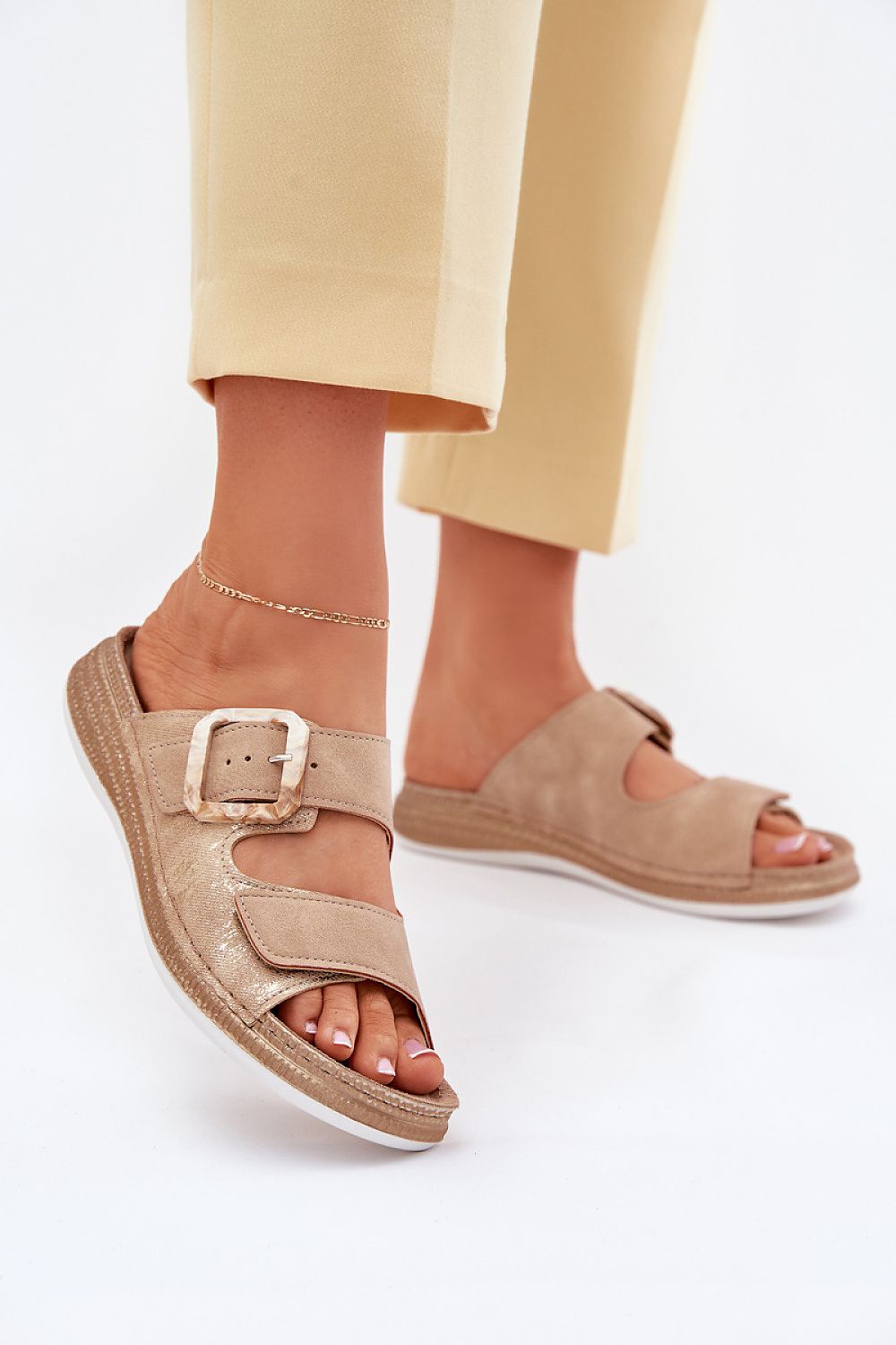  Şlapi model 214738 Step in style 