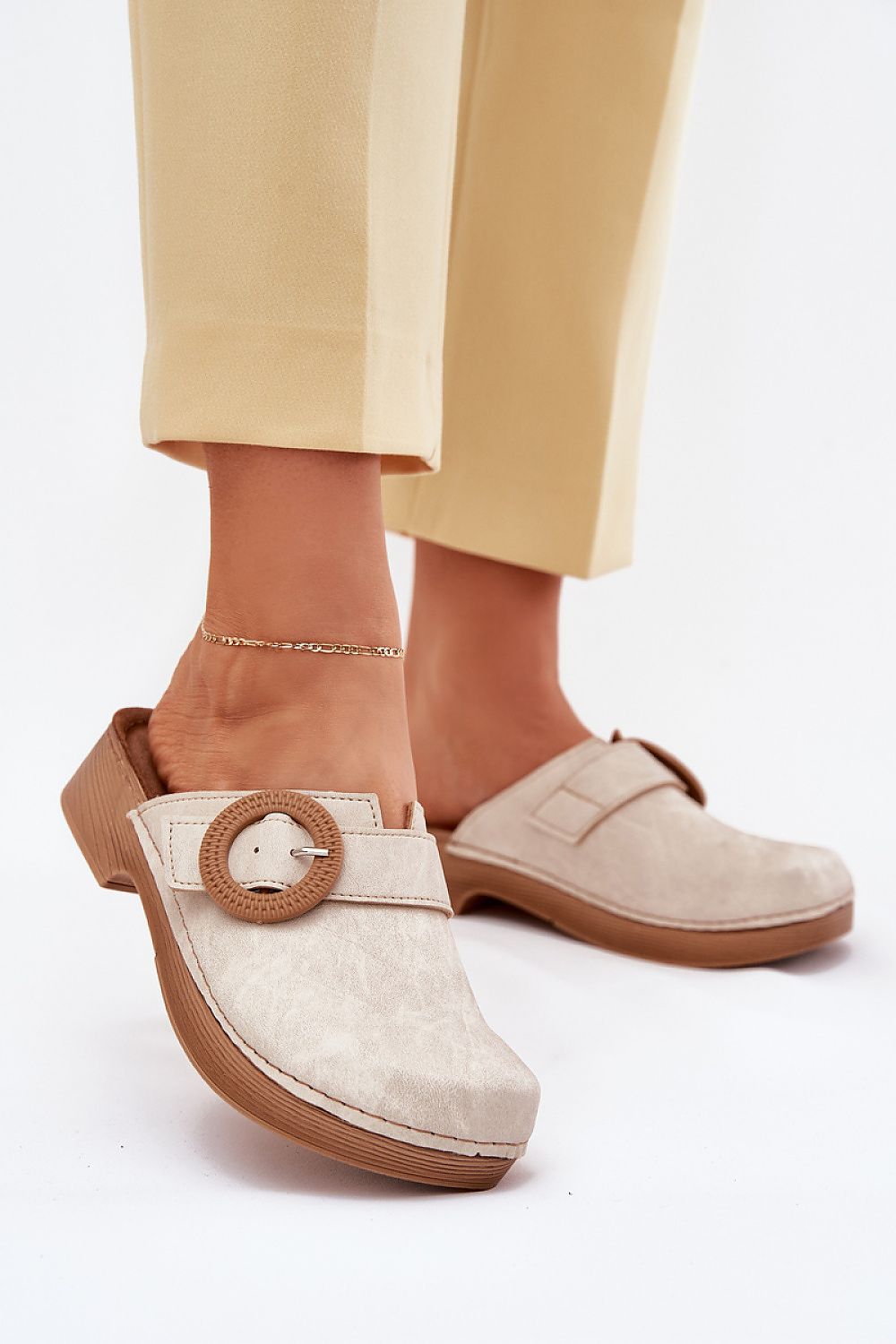  Şlapi model 214751 Step in style 