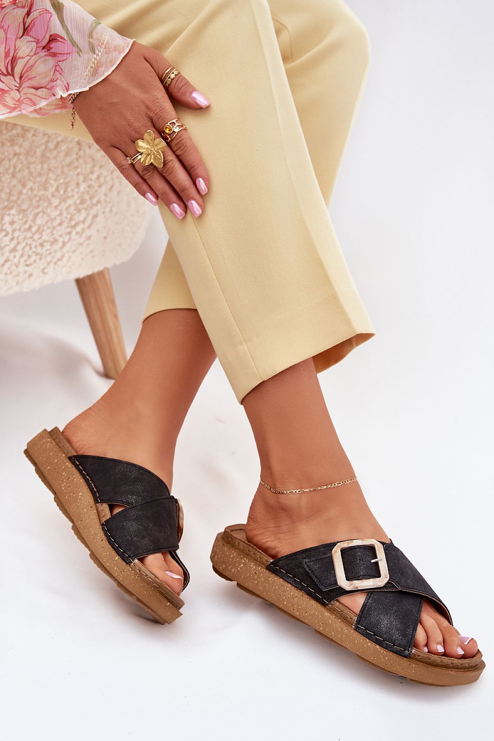  Şlapi model 215683 Step in style 