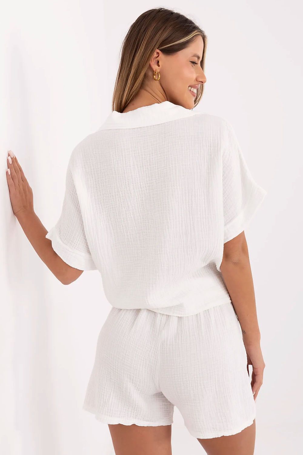 Pantaloni scurţi model 215932 Italy Moda 