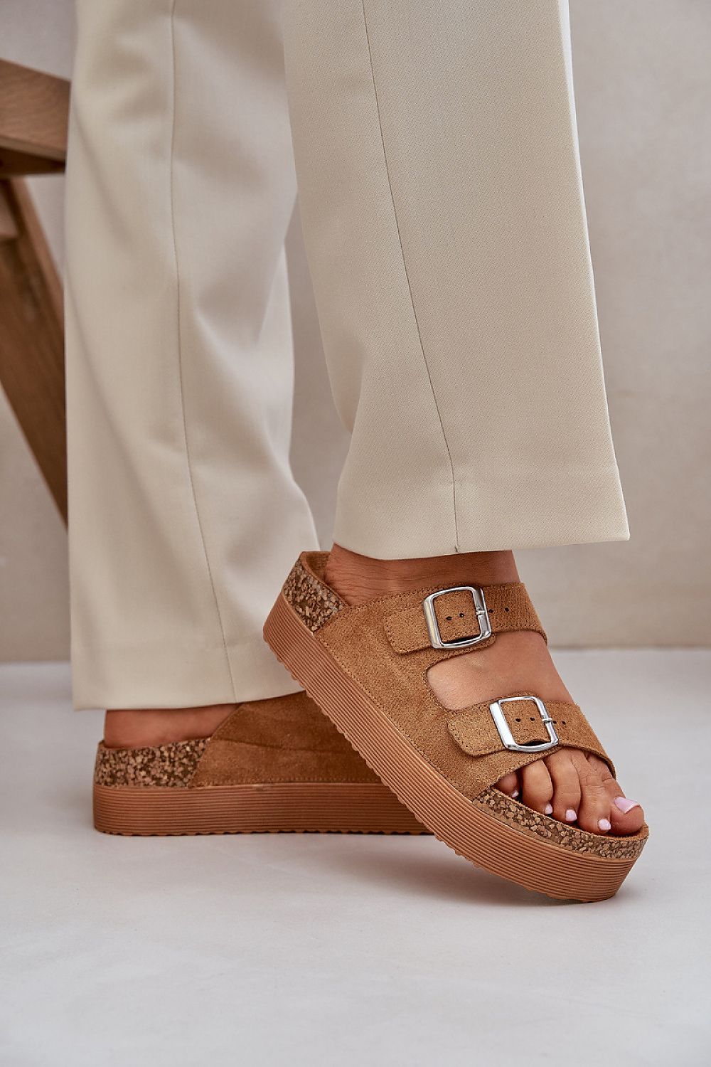  Şlapi model 215955 Step in style 