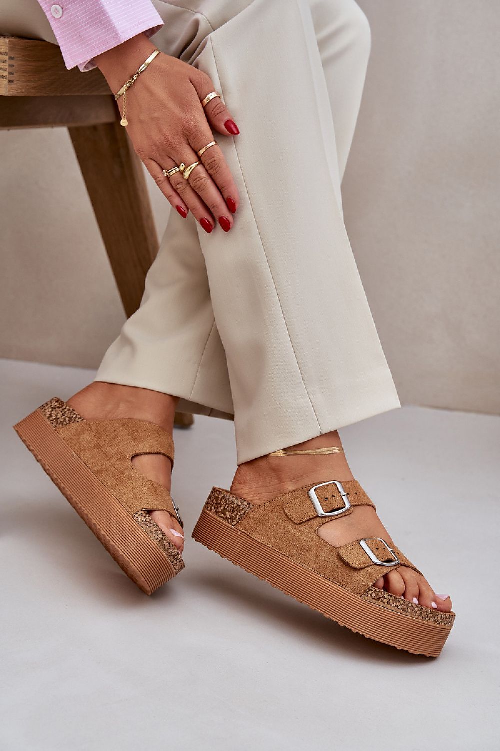  Şlapi model 215955 Step in style 