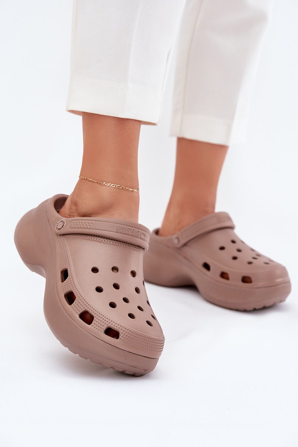  Şlapi model 215960 Step in style 