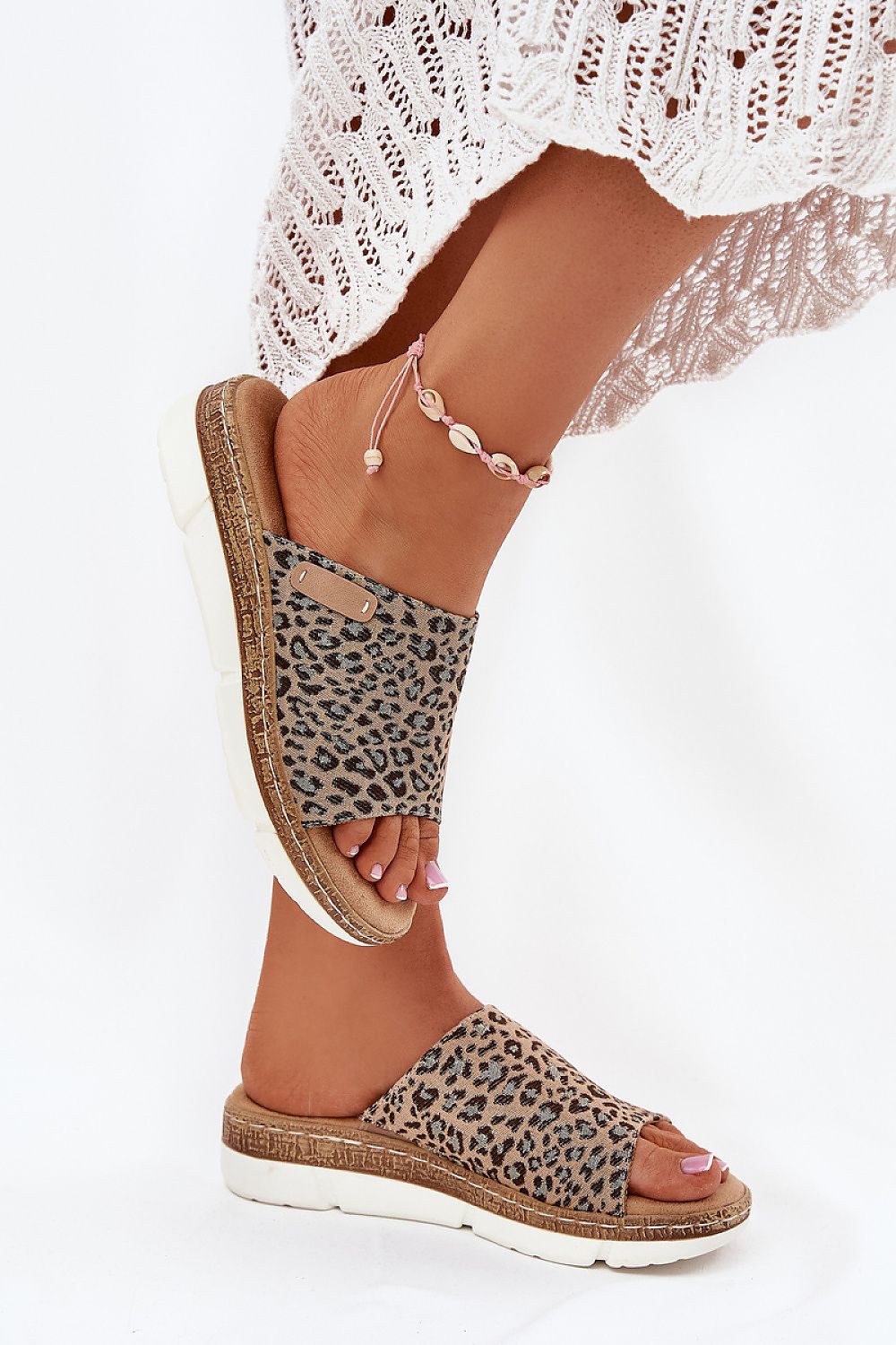  Şlapi model 215971 Step in style 