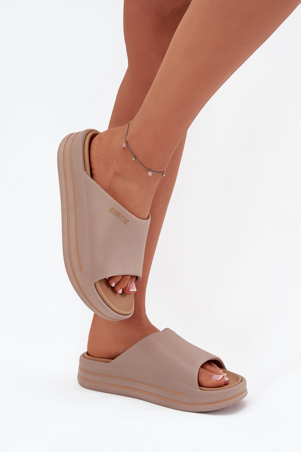 Şlapi model 216429 Step in style 
