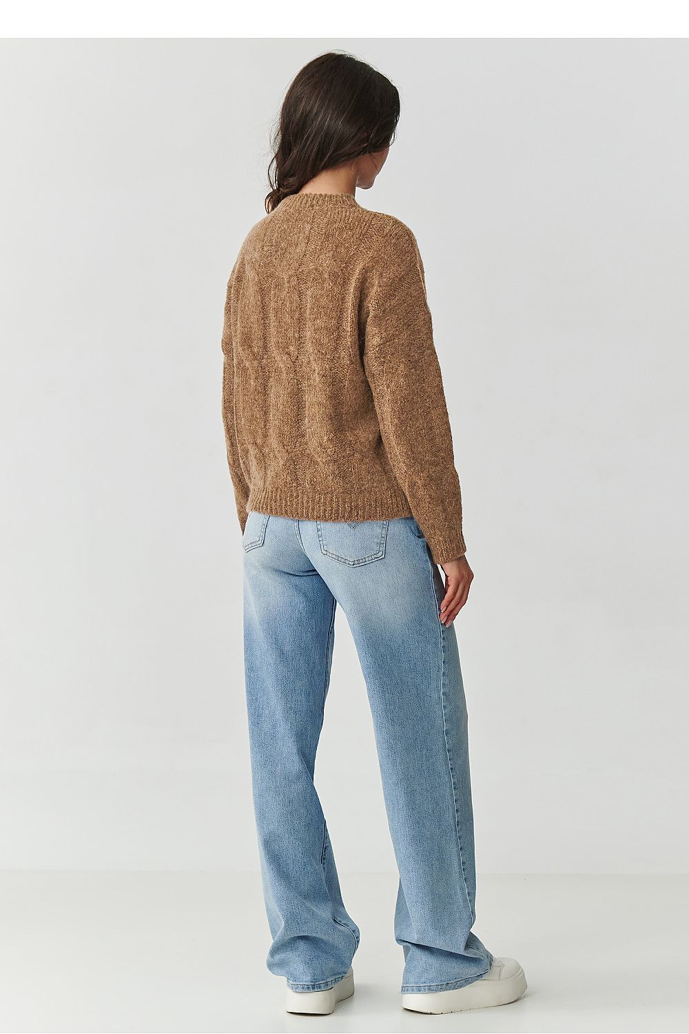  Pulover model 217357 Makadamia 