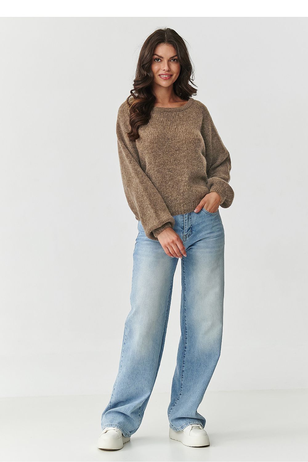  Pulover model 217384 Makadamia 