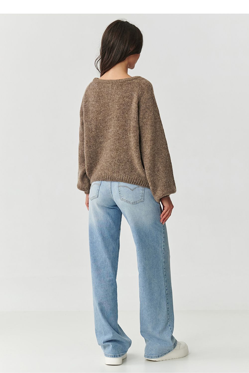  Pulover model 217384 Makadamia 