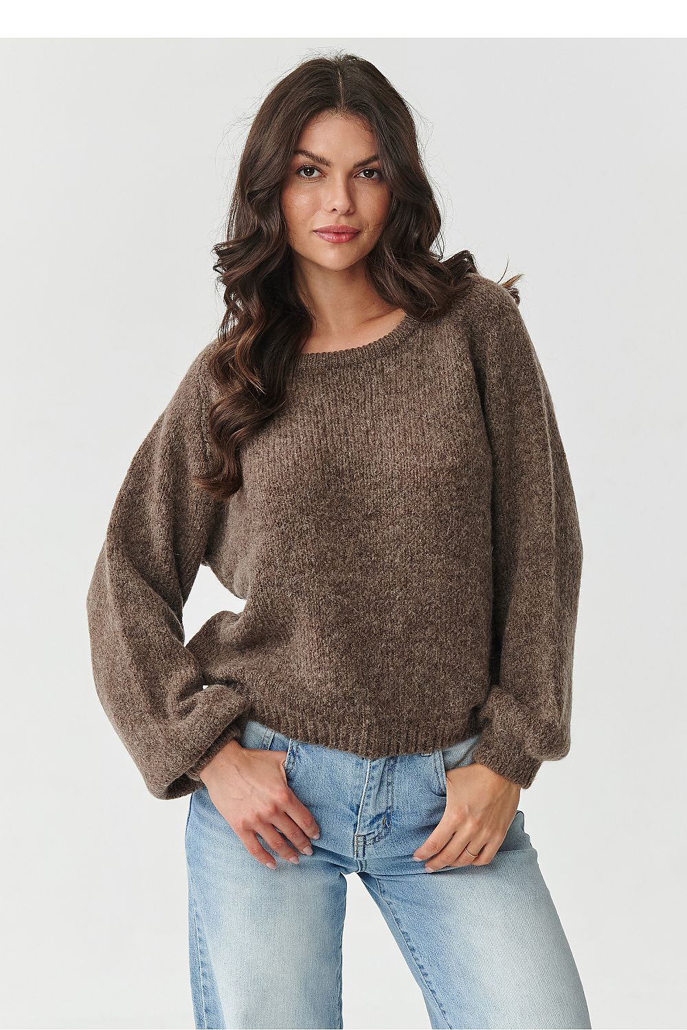  Pulover model 217388 Makadamia 