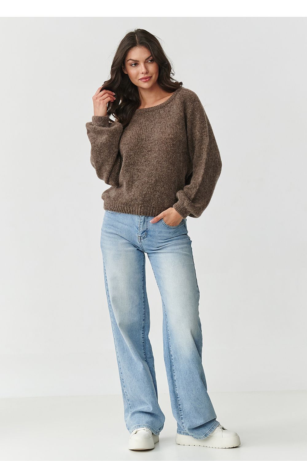  Pulover model 217388 Makadamia 
