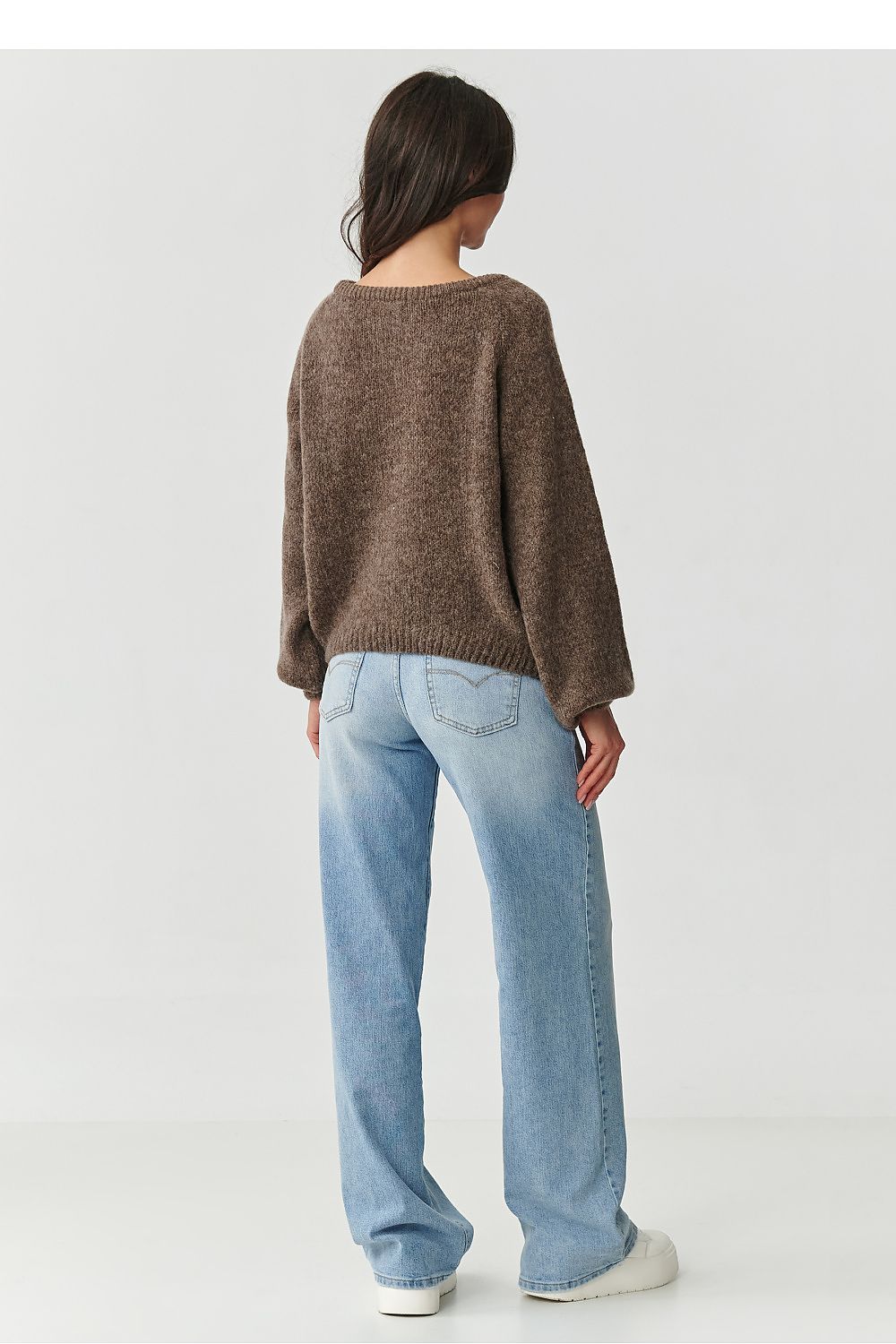  Pulover model 217388 Makadamia 