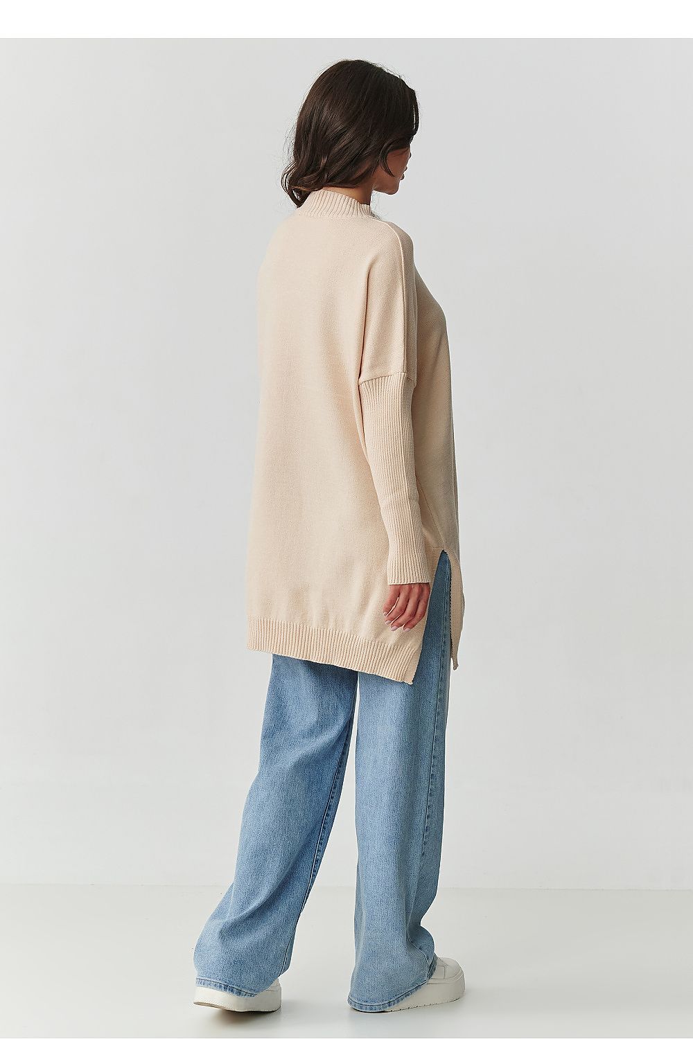  Pulover model 217401 Makadamia 