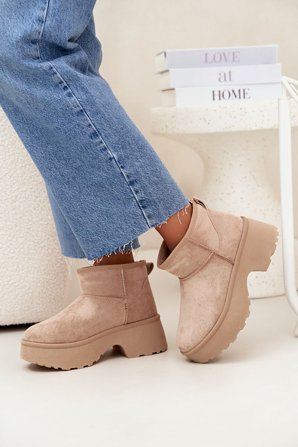  Moon boots model 218300 Step in style 