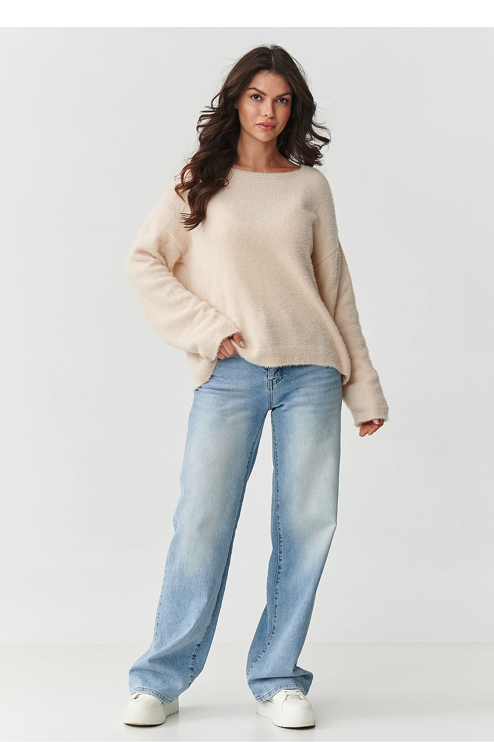  Pulover model 218807 Makadamia 