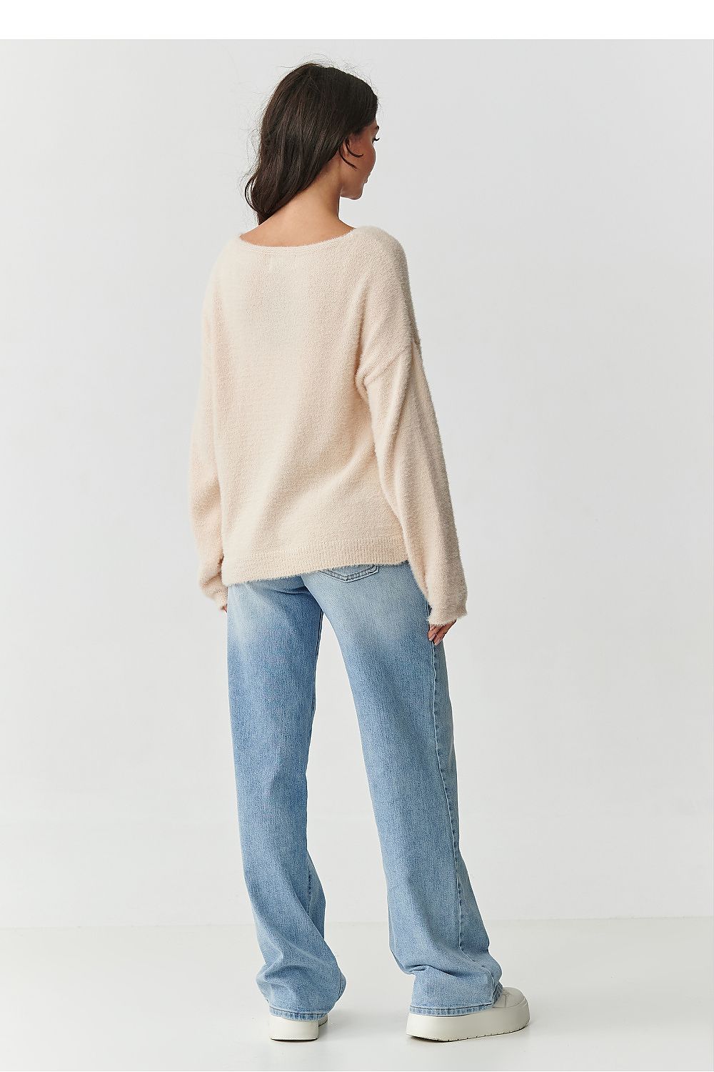  Pulover model 218807 Makadamia 