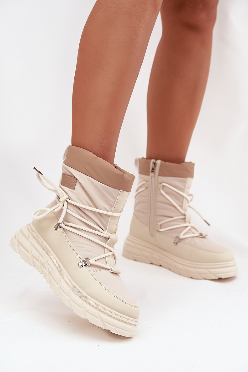  Moon boots model 220527 Step in style 