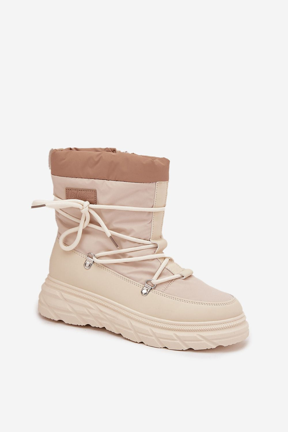  Moon boots model 220527 Step in style 