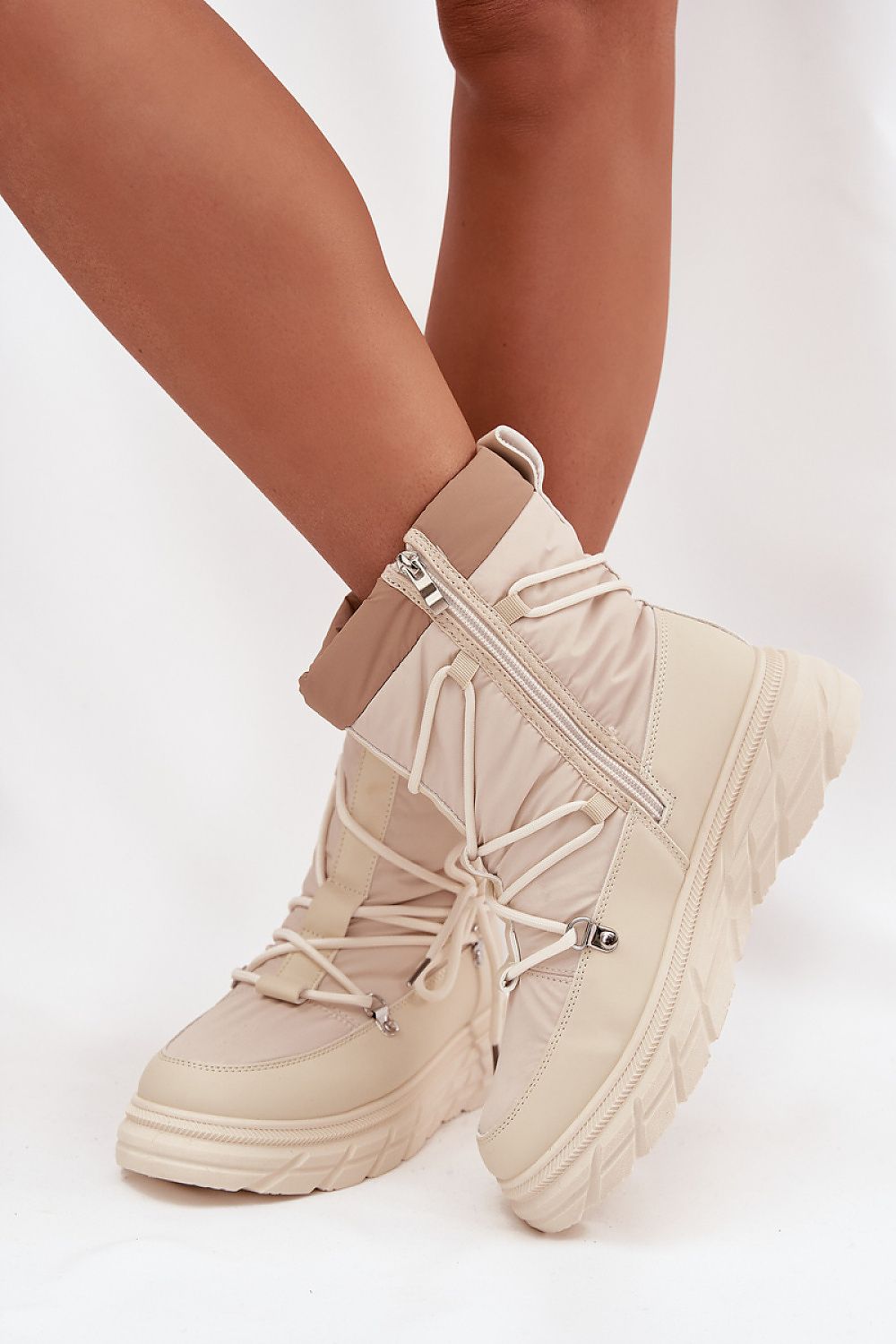  Moon boots model 220527 Step in style 