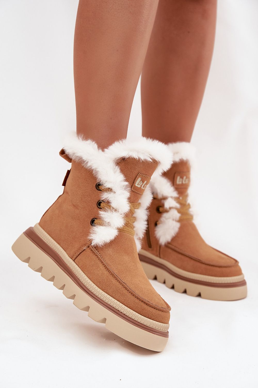  Moon boots model 220528 Step in style 