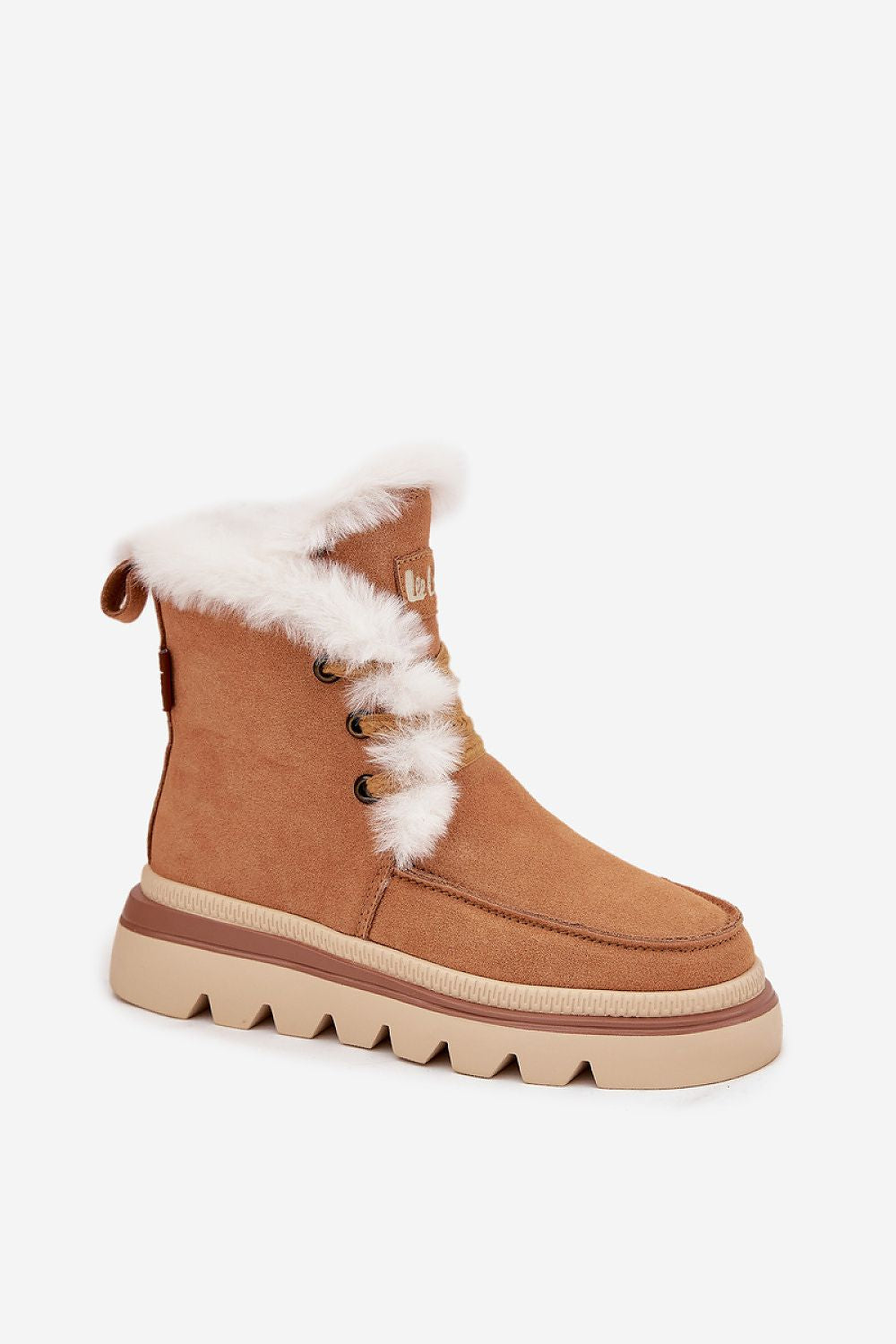  Moon boots model 220528 Step in style 