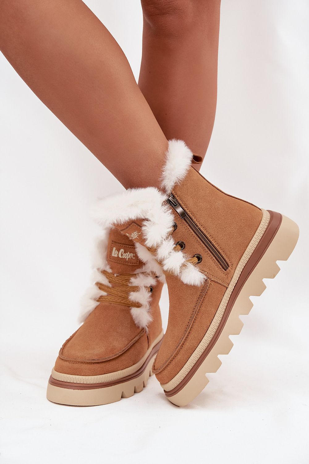  Moon boots model 220528 Step in style 