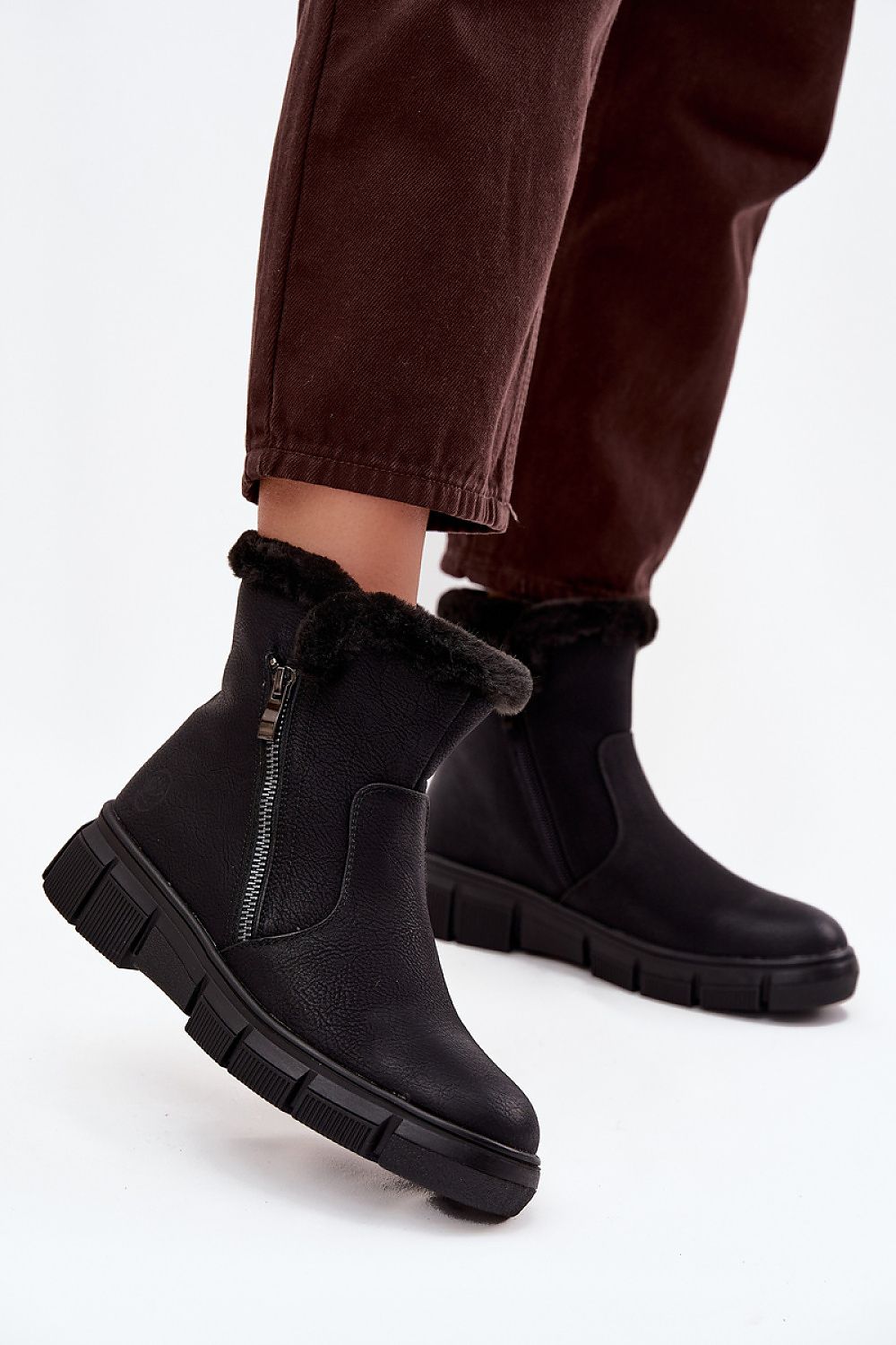  Moon boots model 220529 Step in style 