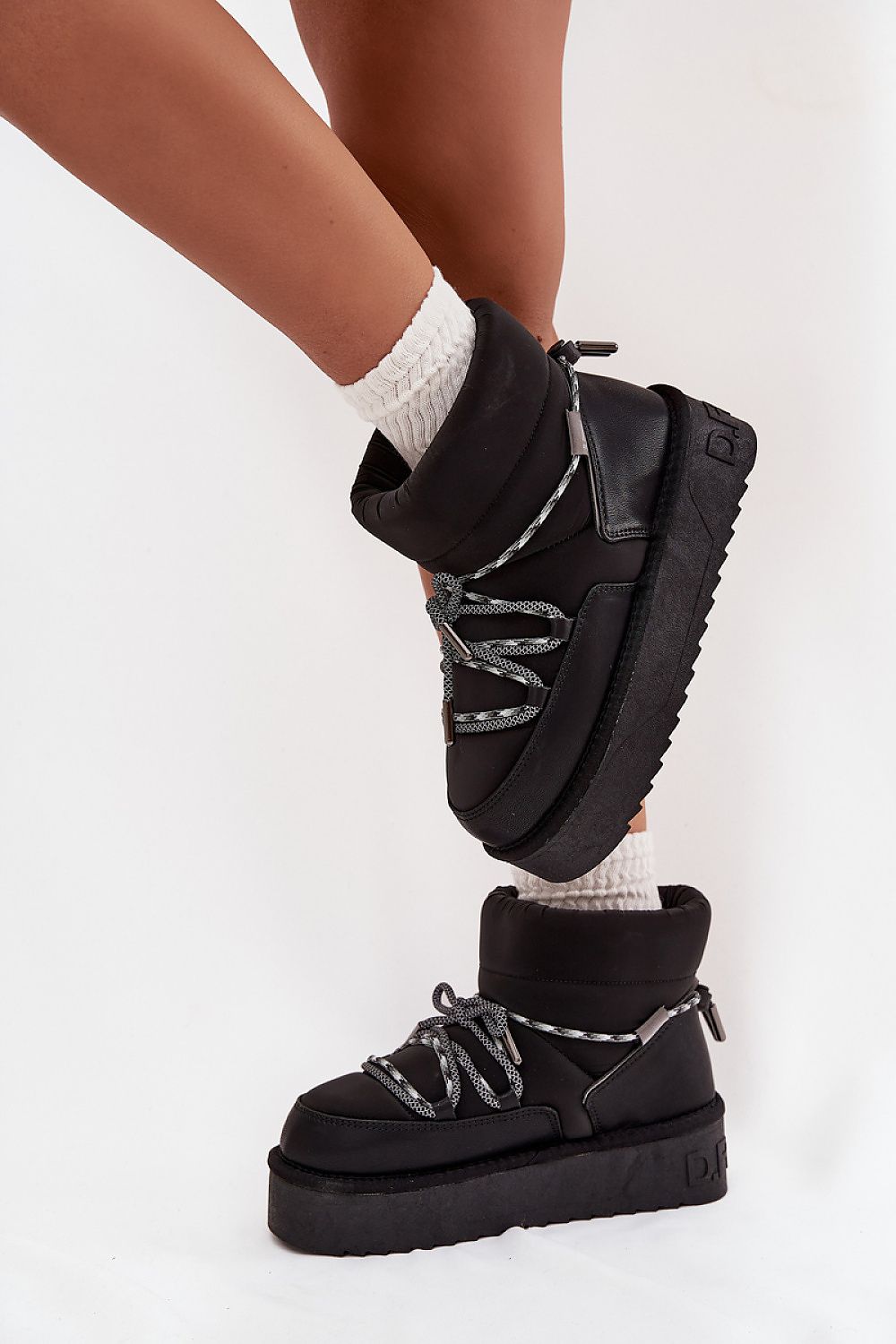  Moon boots model 220532 Step in style 
