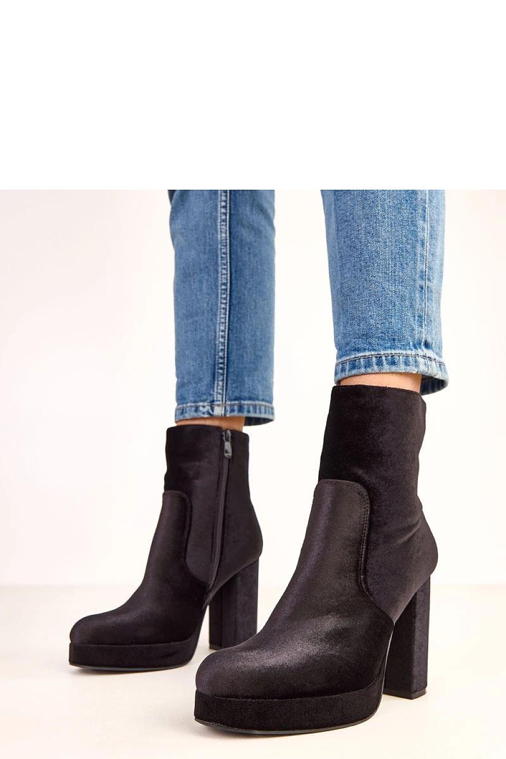  Botine cu toc model 220581 Solea 
