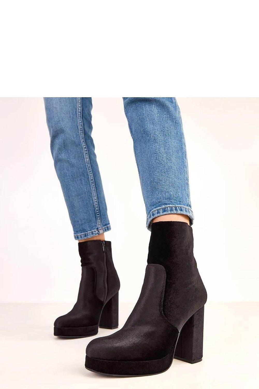  Botine cu toc model 220581 Solea 