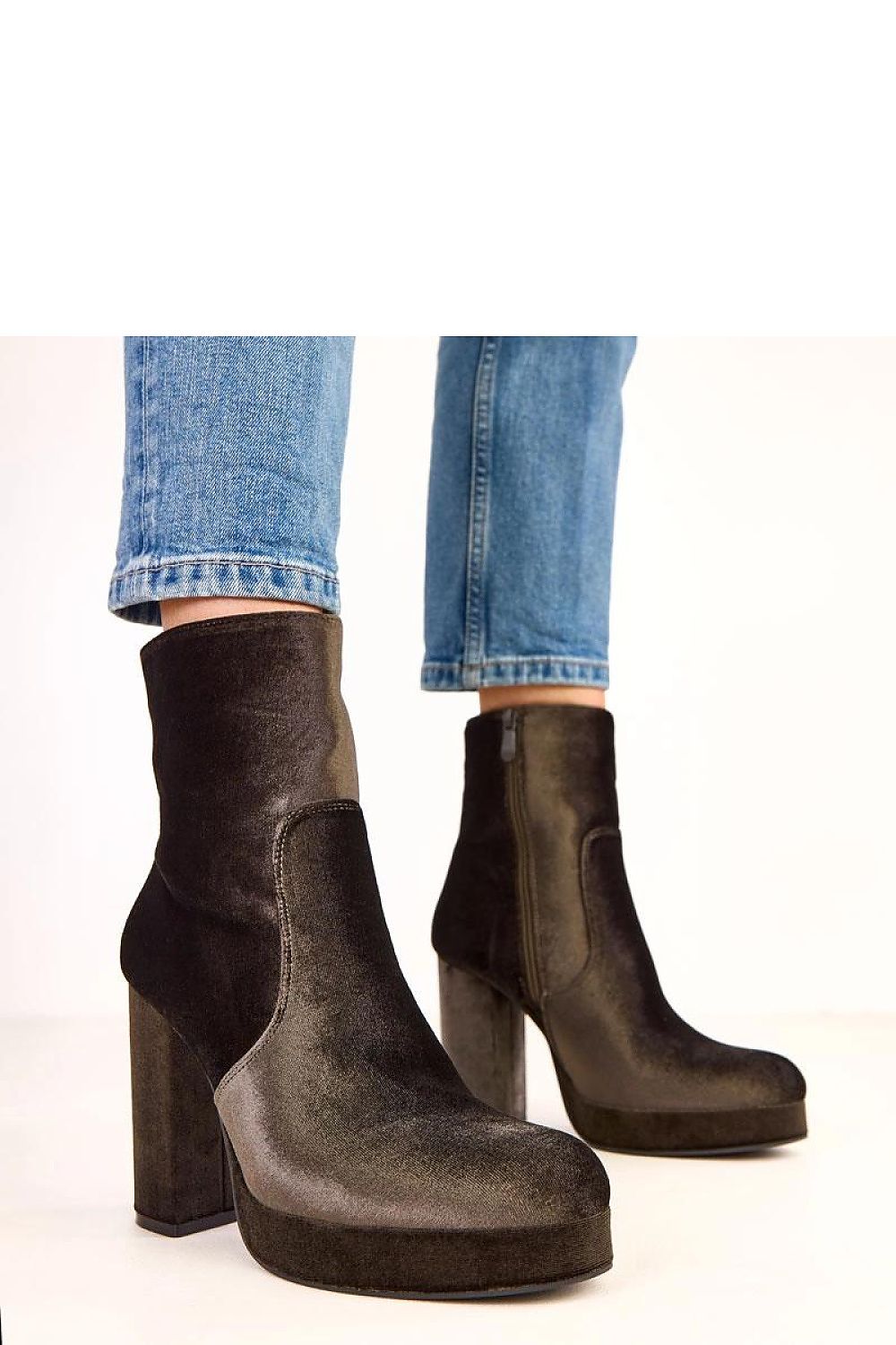  Botine cu toc model 220583 Solea 