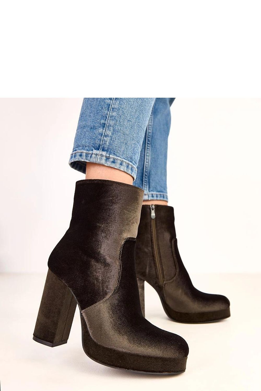  Botine cu toc model 220583 Solea 