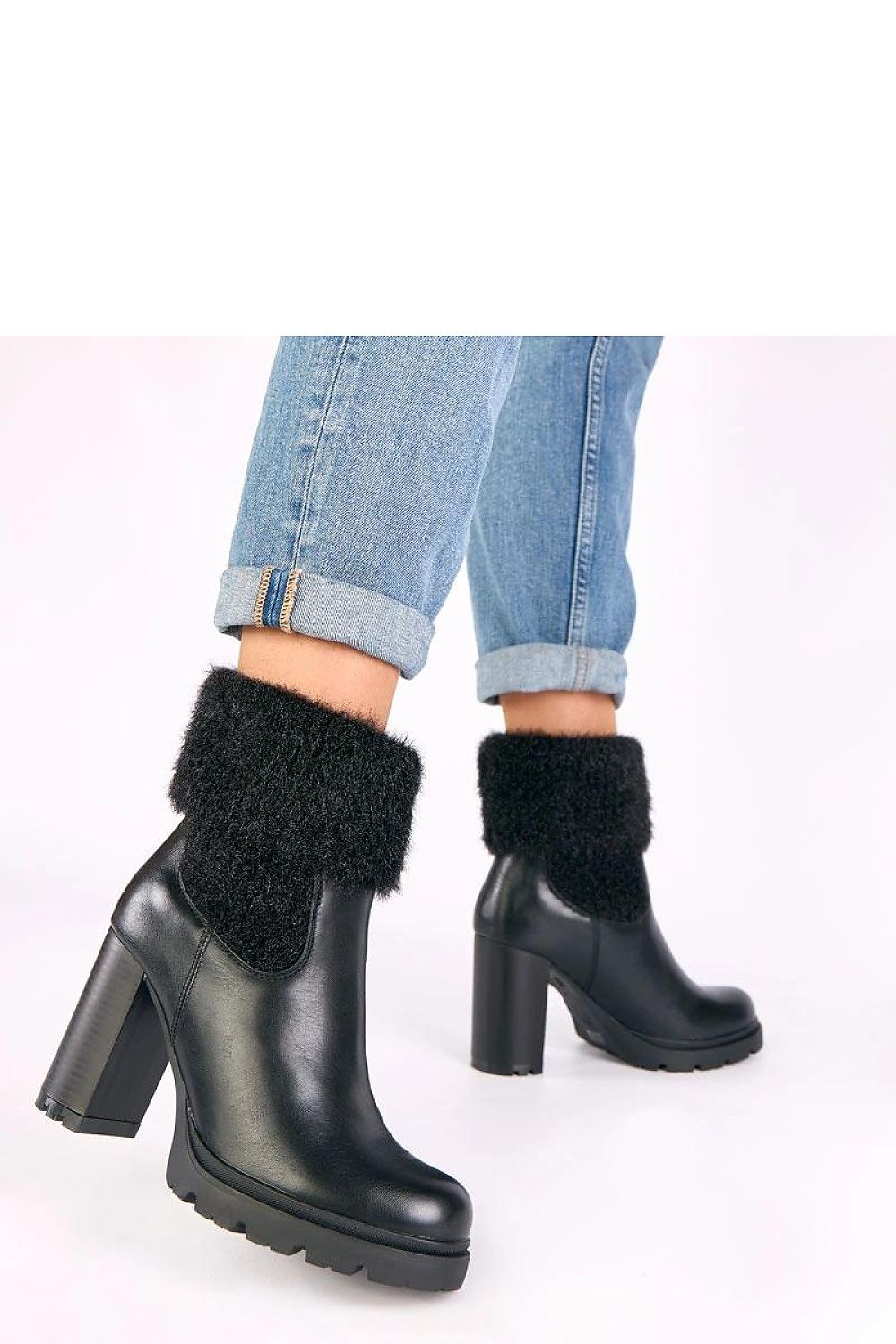 Botine cu toc model 221642 Solea 