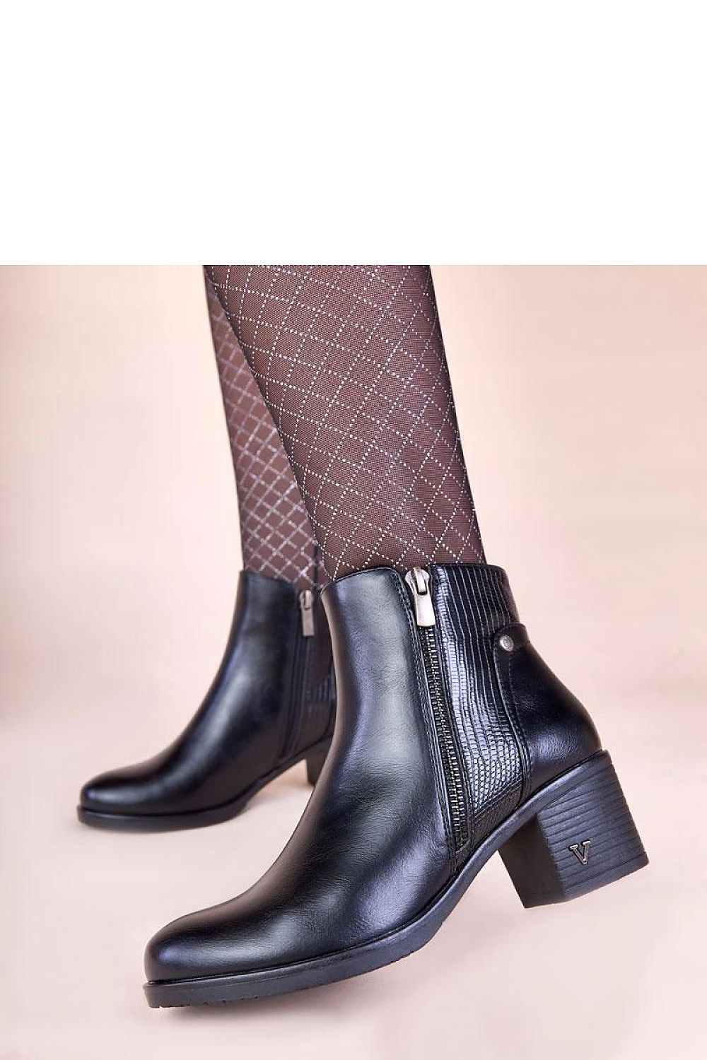  Botine cu toc model 222057 Solea 