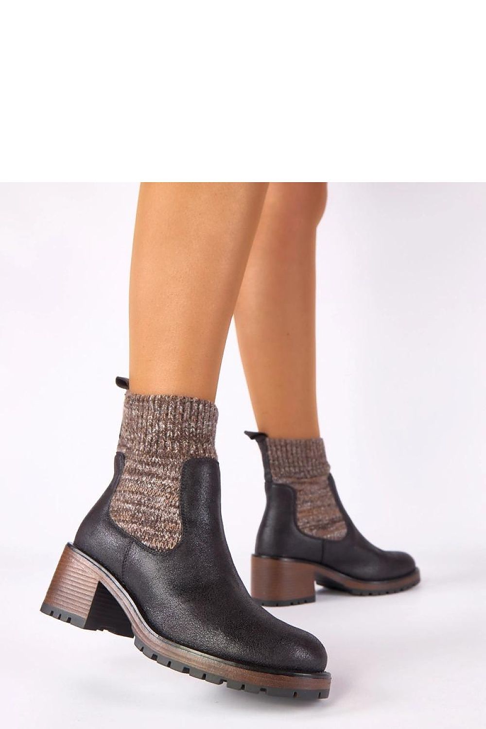  Botine cu toc model 222348 Solea 