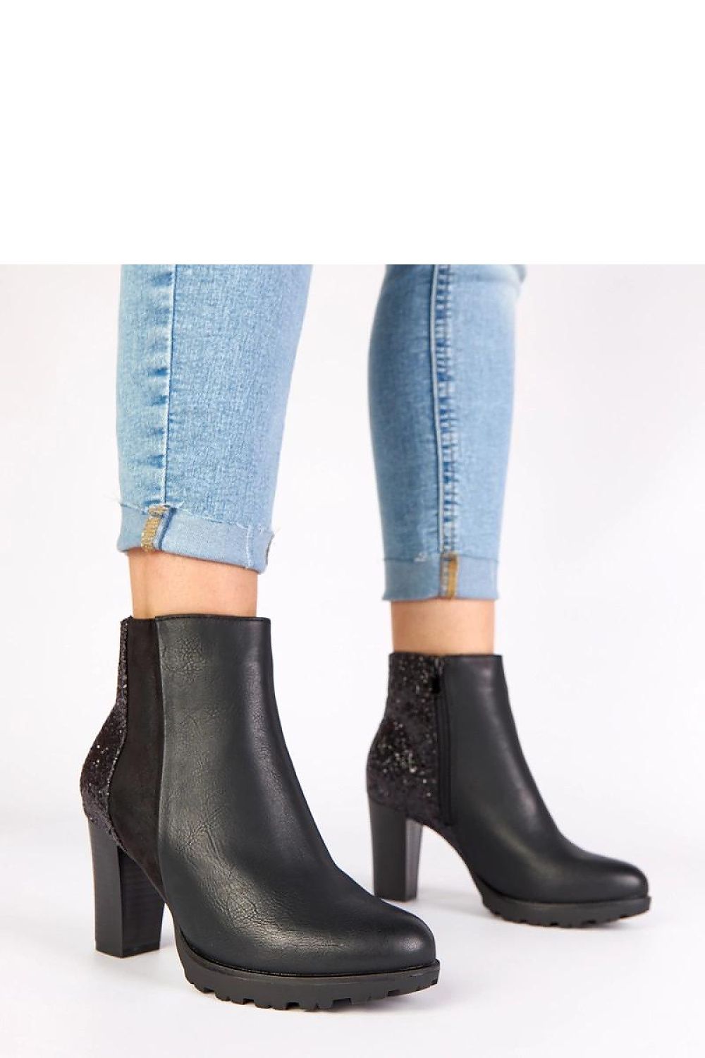  Botine cu toc model 222359 Solea 