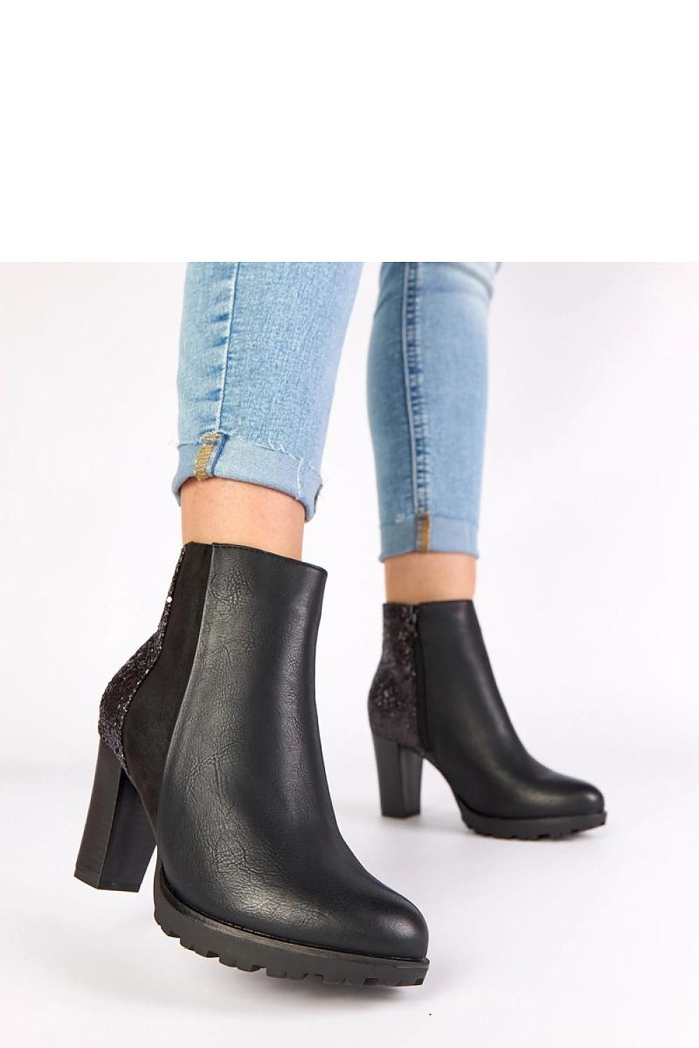  Botine cu toc model 222359 Solea 