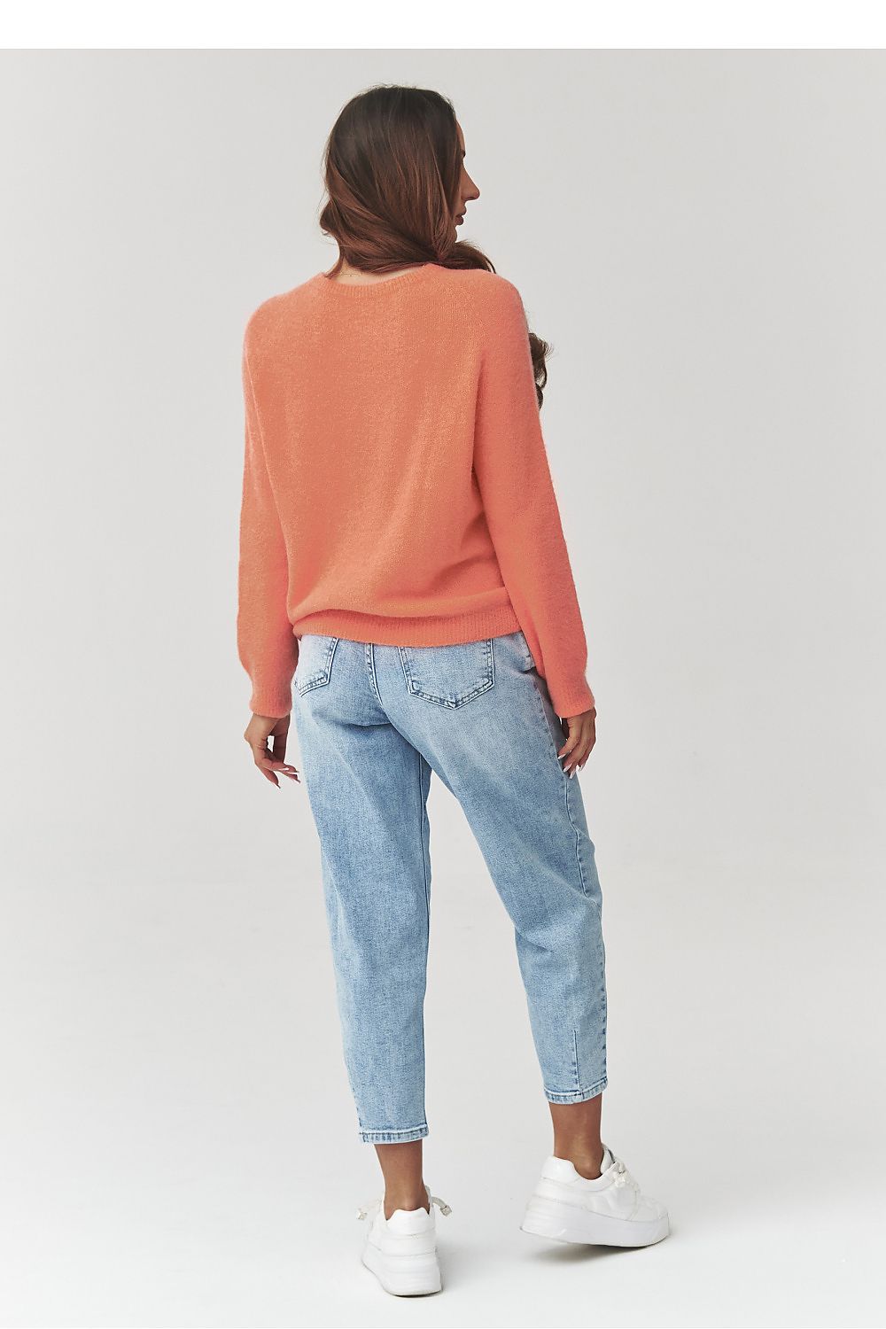  Pulover model 223248 Makadamia 