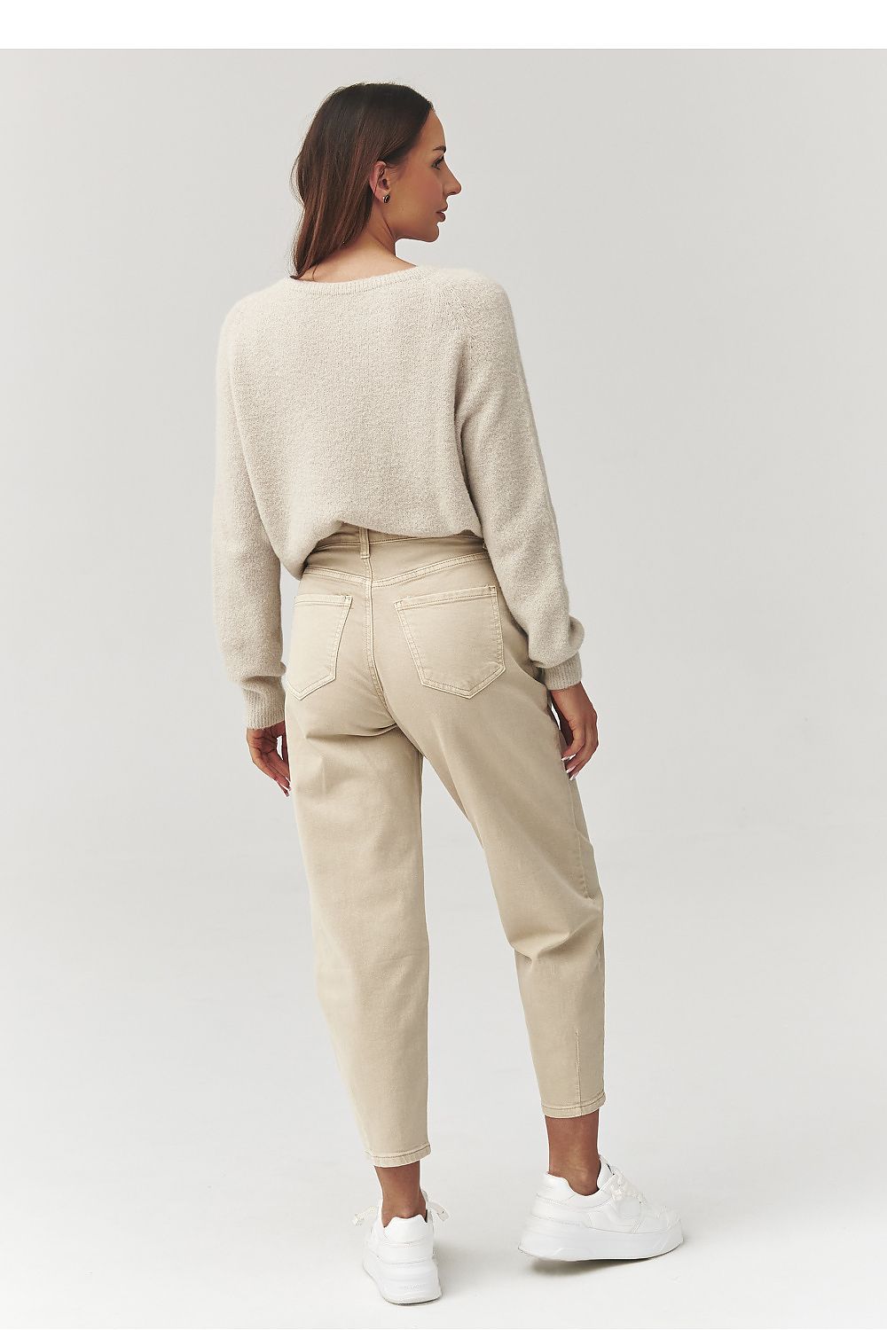  Pulover model 223249 Makadamia 