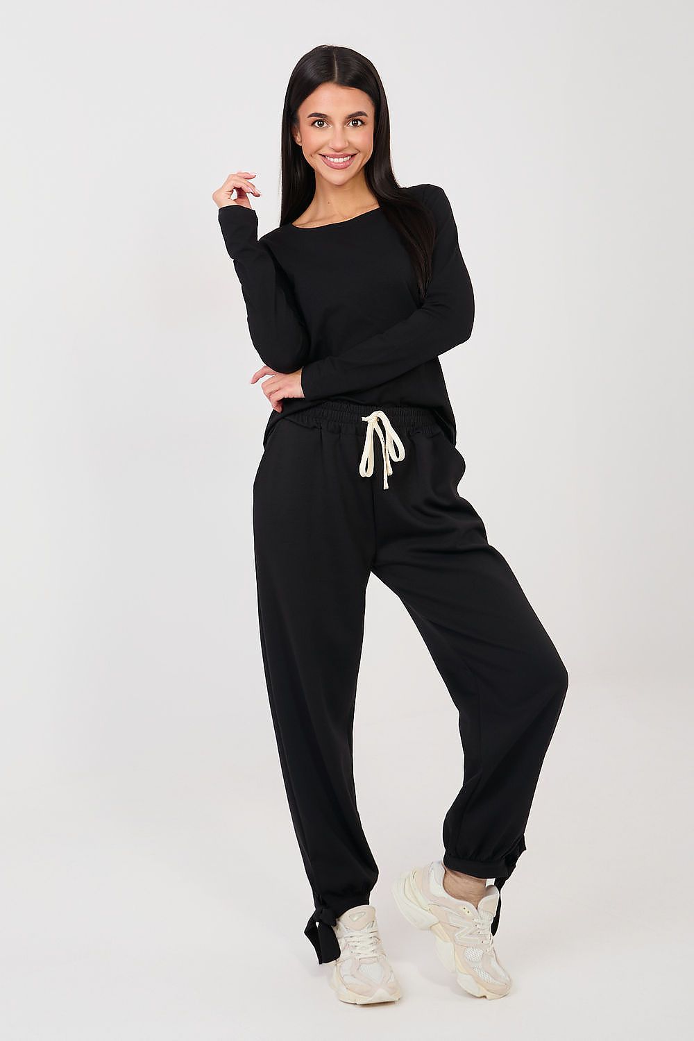  Pantaloni de trening model 223783 Italy Moda 