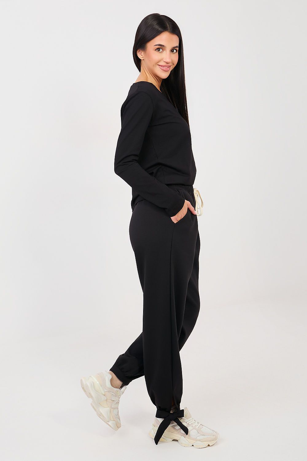  Pantaloni de trening model 223783 Italy Moda 