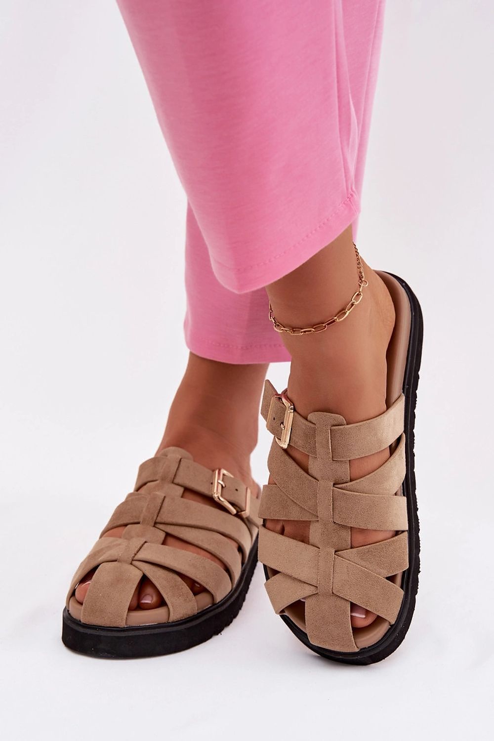  Şlapi model 224511 Step in style 